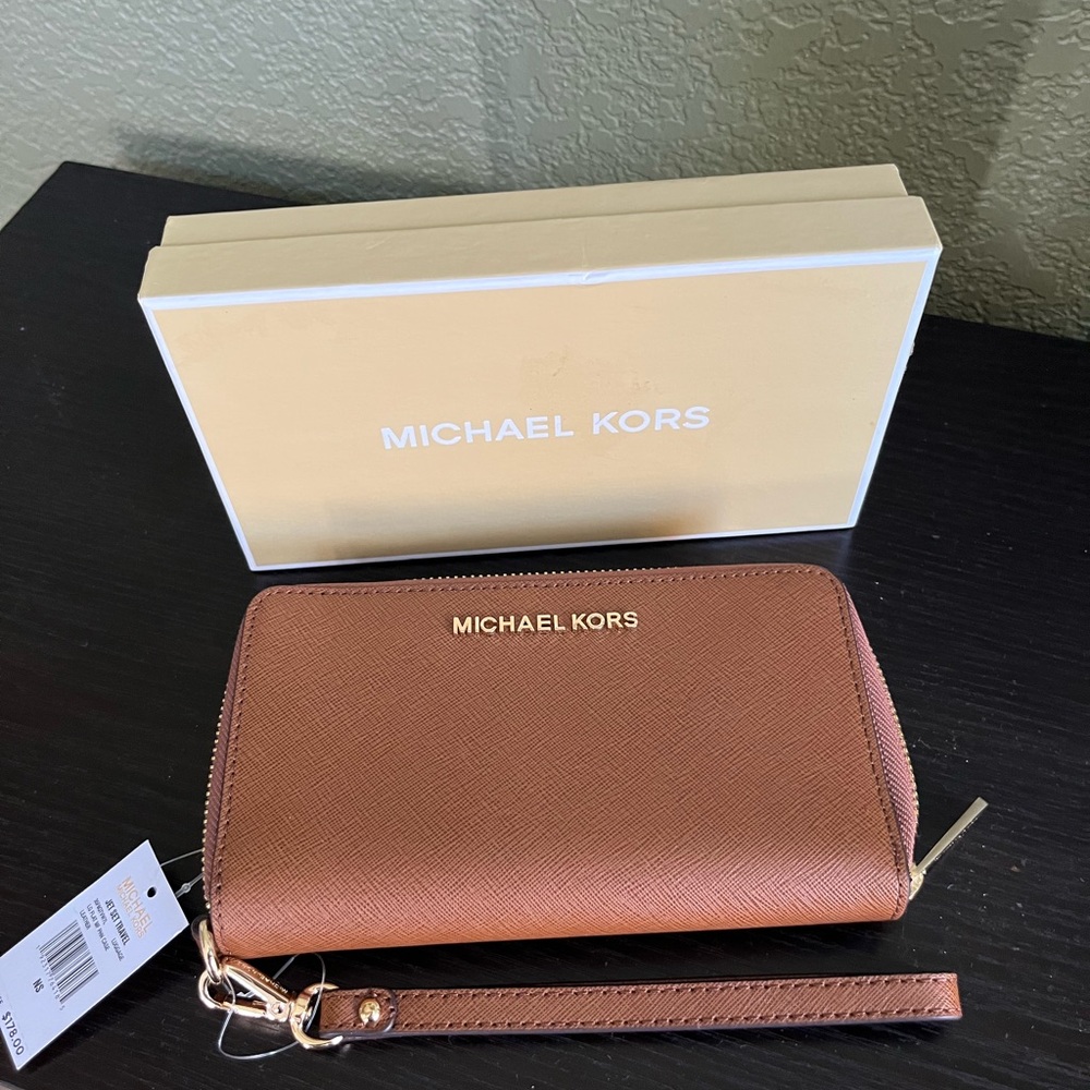 New Michael Kors Wallet